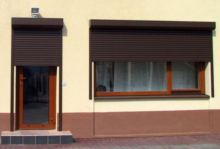 Функциональность роллет на двери и окна